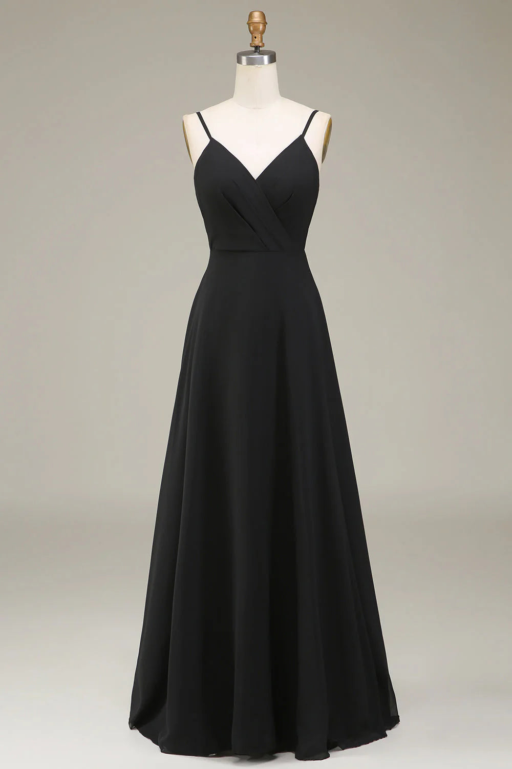 Vestido largo de dama de honor de gasa con tirantes finos y corte en A